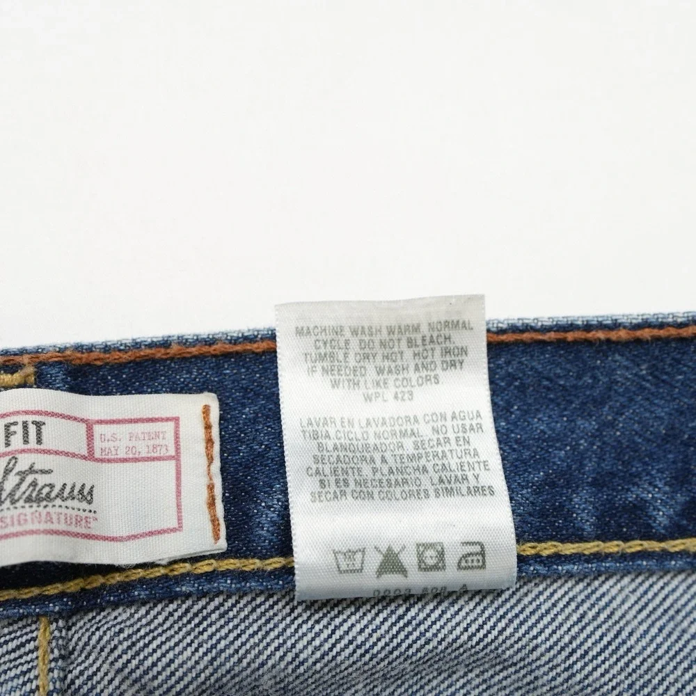 Levi's Strauss Signature Vintage Y2K 2005 Mens fits 31x33  Relaxed Fit Dark Blue